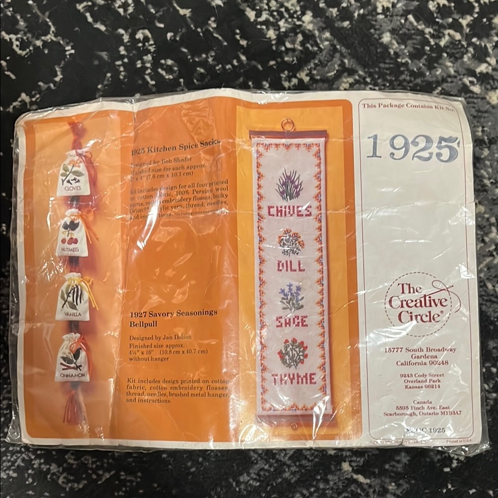 LAST CHANCE VINTAGE The Creative Circle Kitchen Spice Sacks #1925 Crewel Kit NEW
